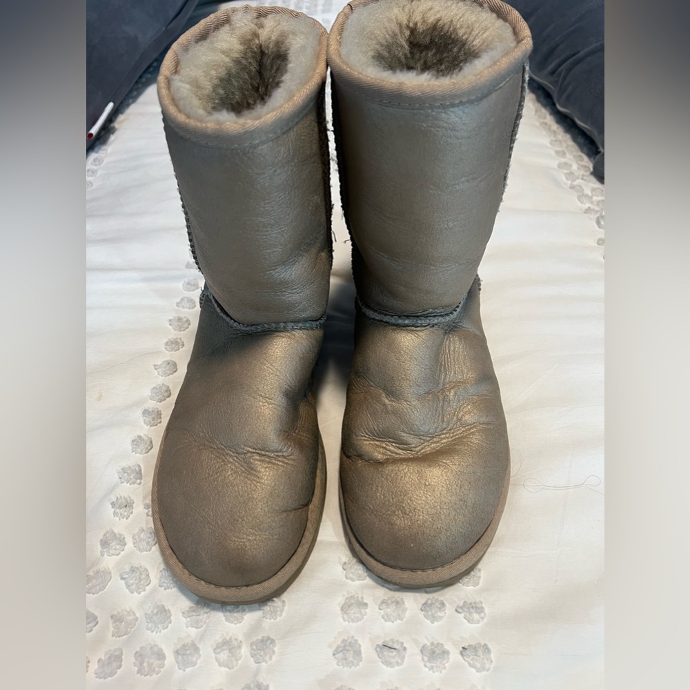 UGGS METALLIC GOLD